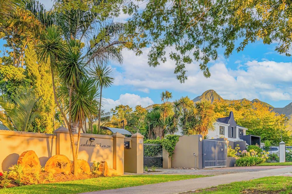 נוף חיצוני תמונה