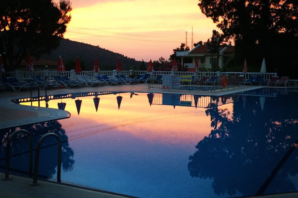 בריכה תמונה