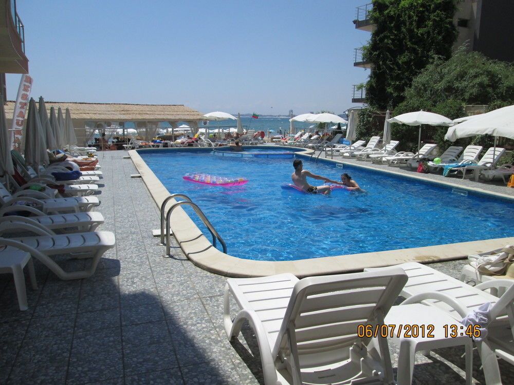 בריכה תמונה