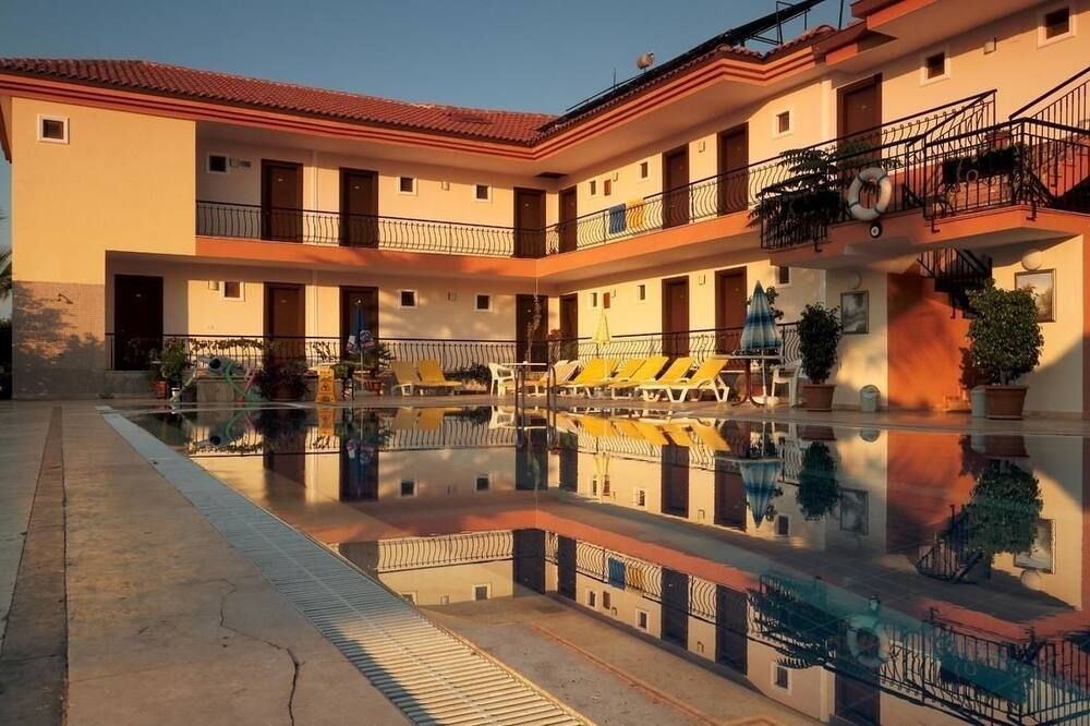 בריכה תמונה