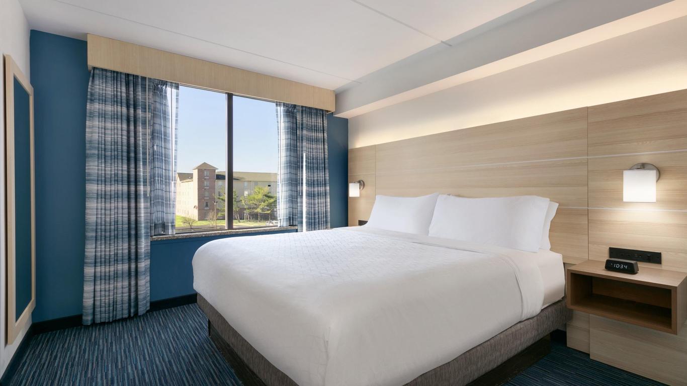 Holiday Inn Express Hotel & Suites Norfolk Airport, An IHG Hotel