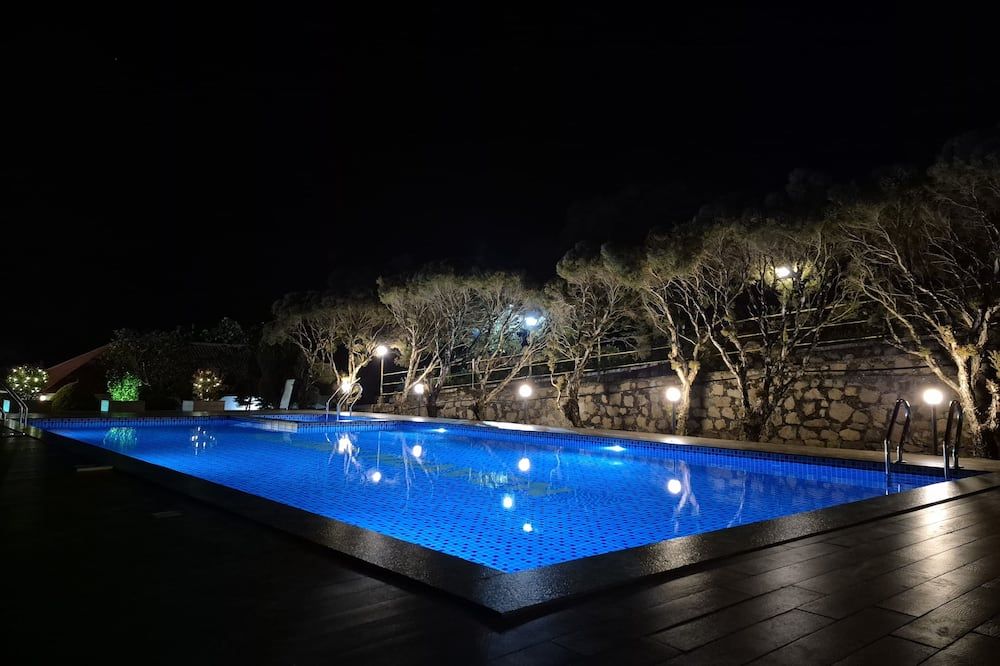 בריכה תמונה