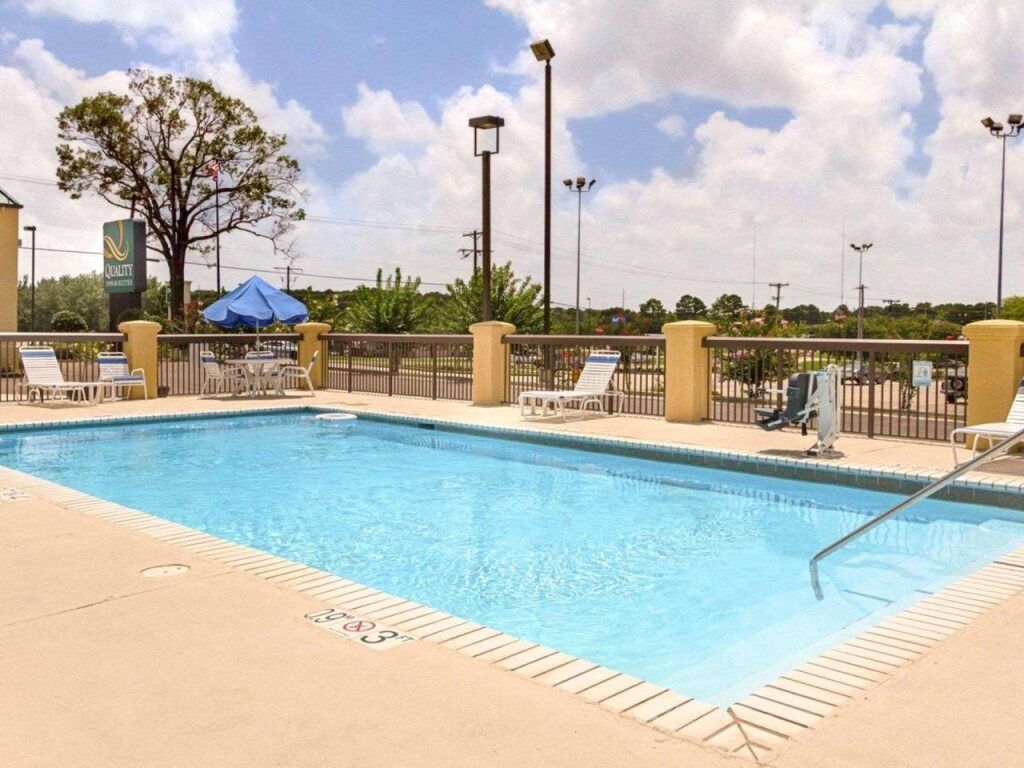 בריכה תמונה