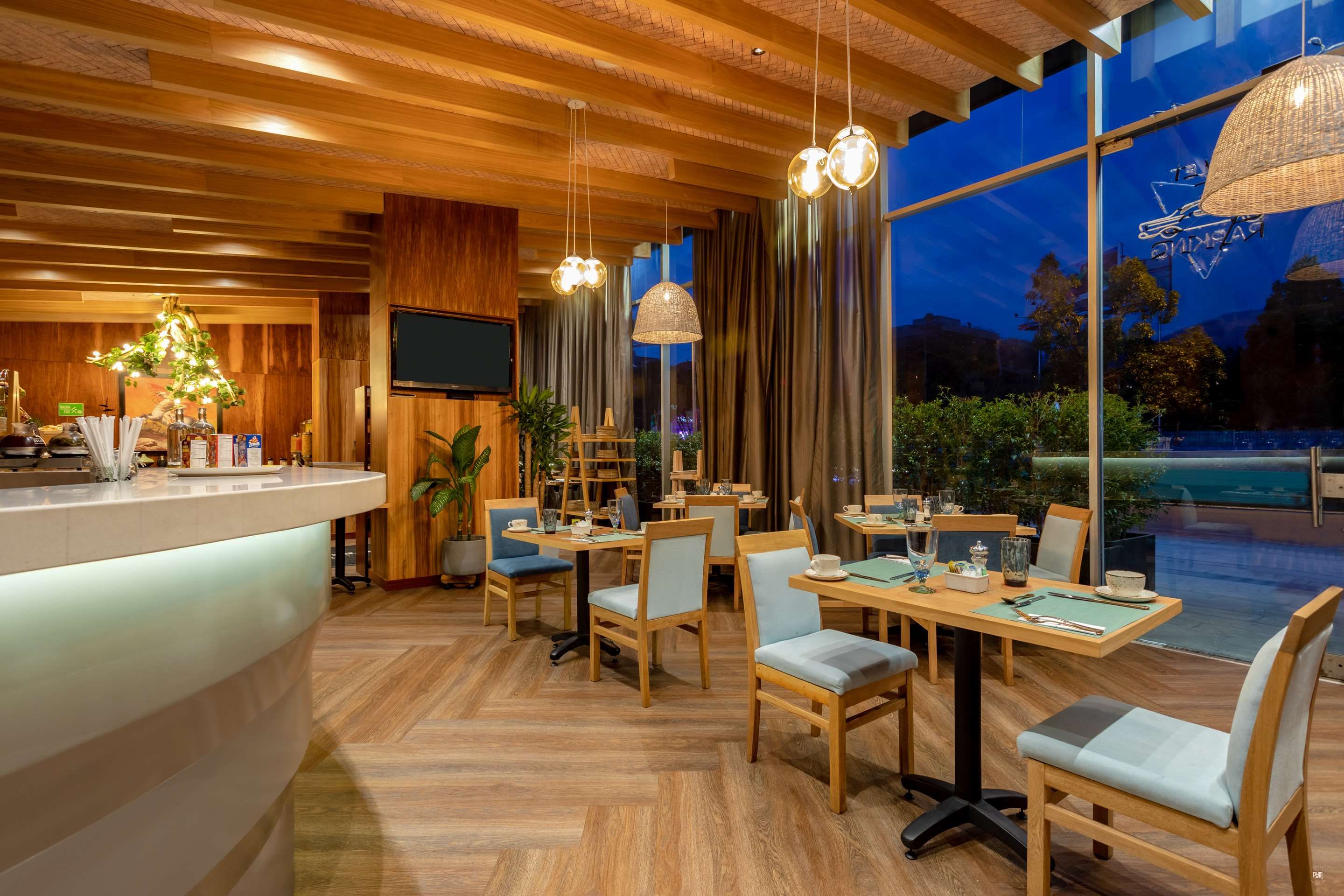 מסעדה תמונה