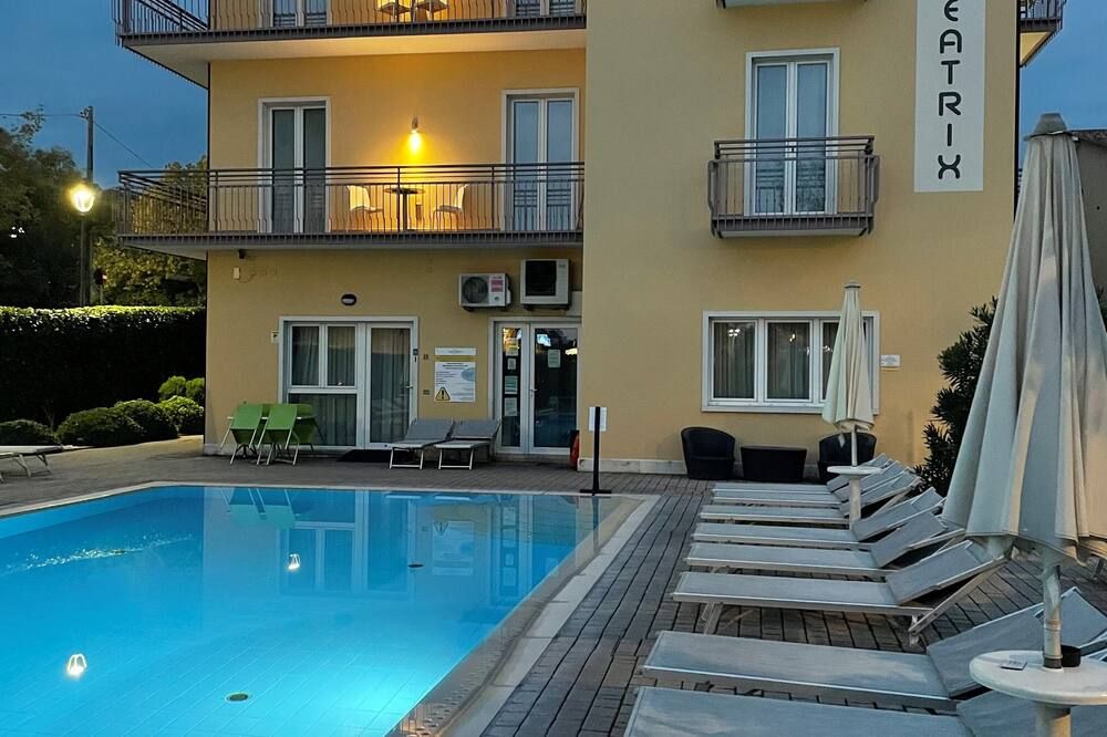 בריכה תמונה