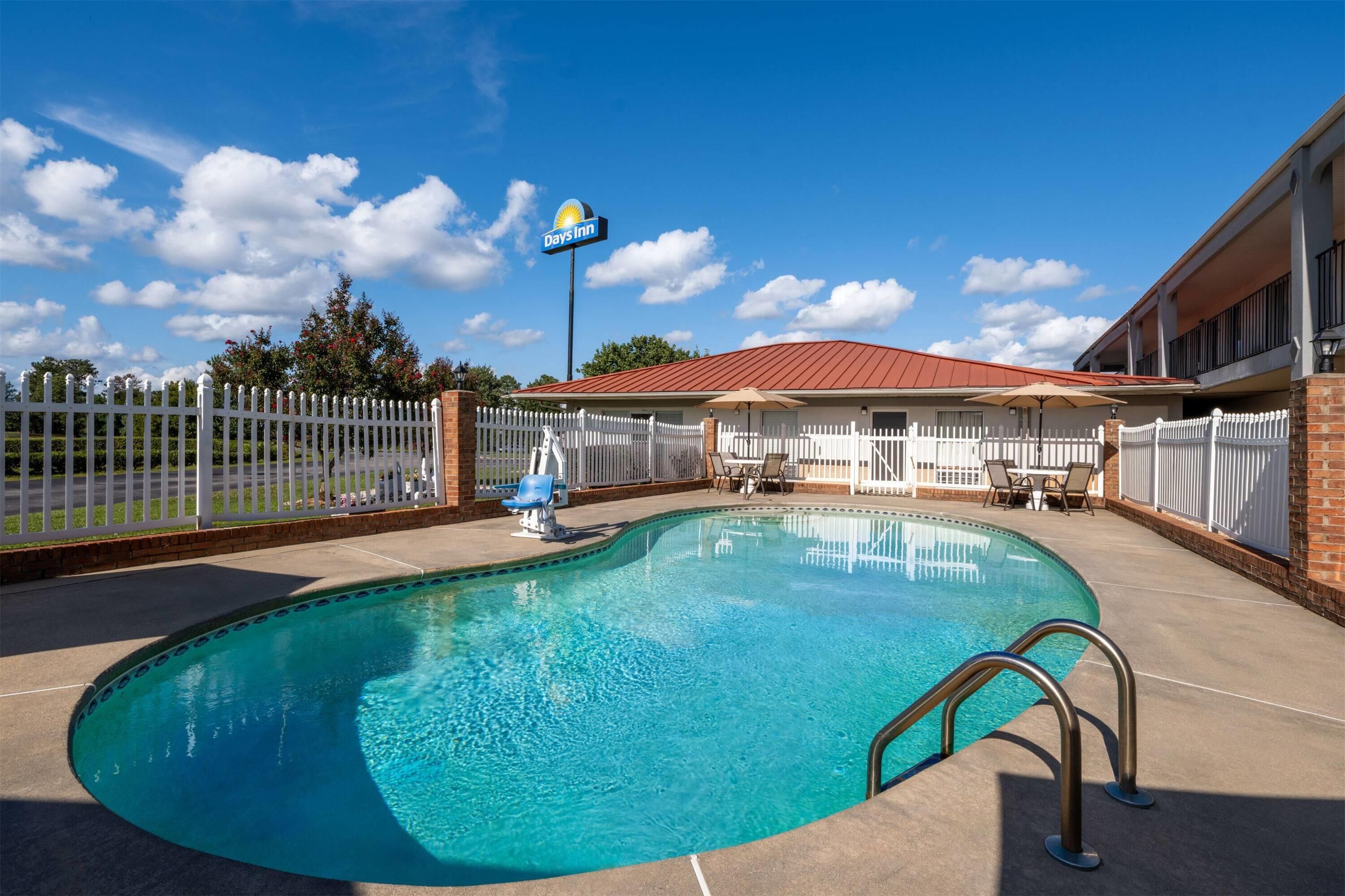 בריכה תמונה