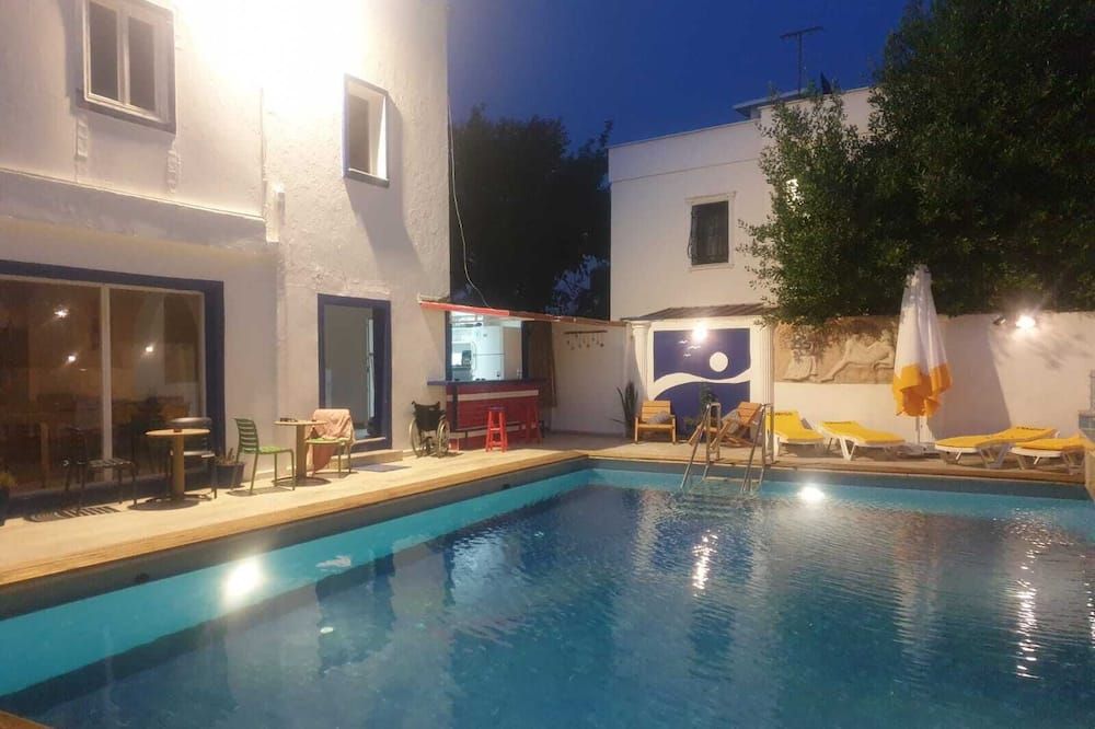 בריכה תמונה