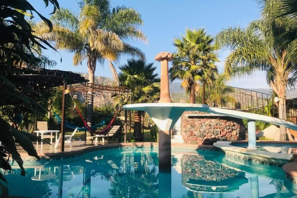 בריכה תמונה