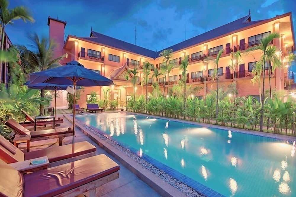 בריכה תמונה