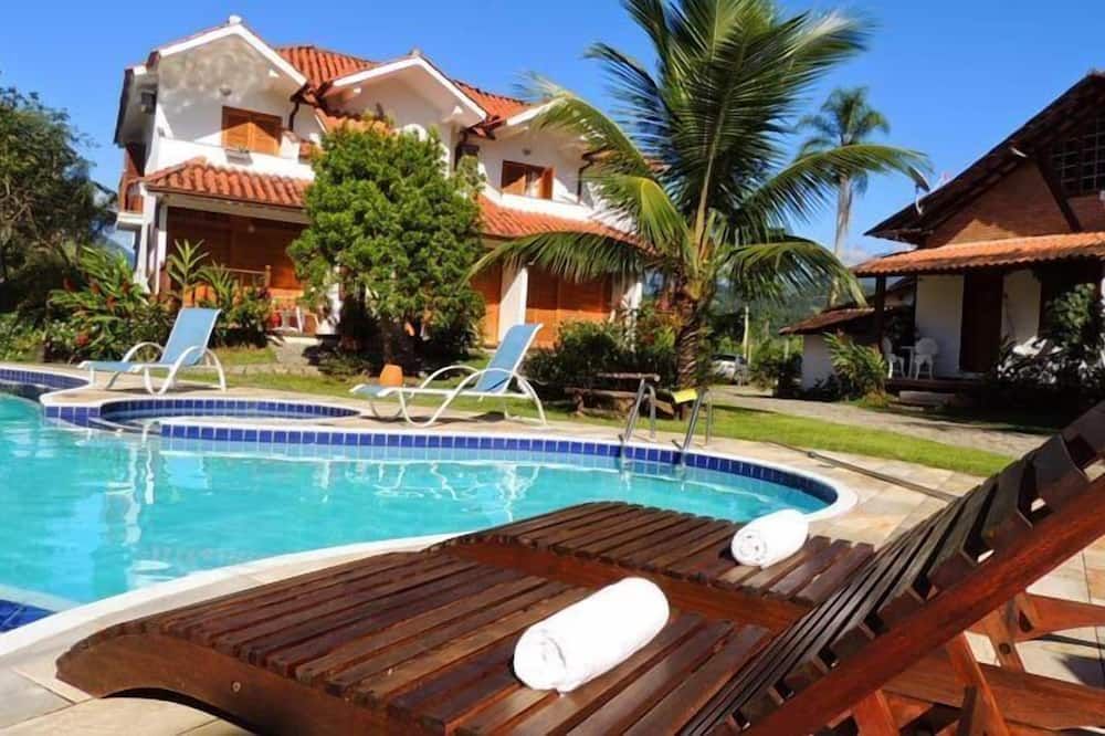 בריכה תמונה