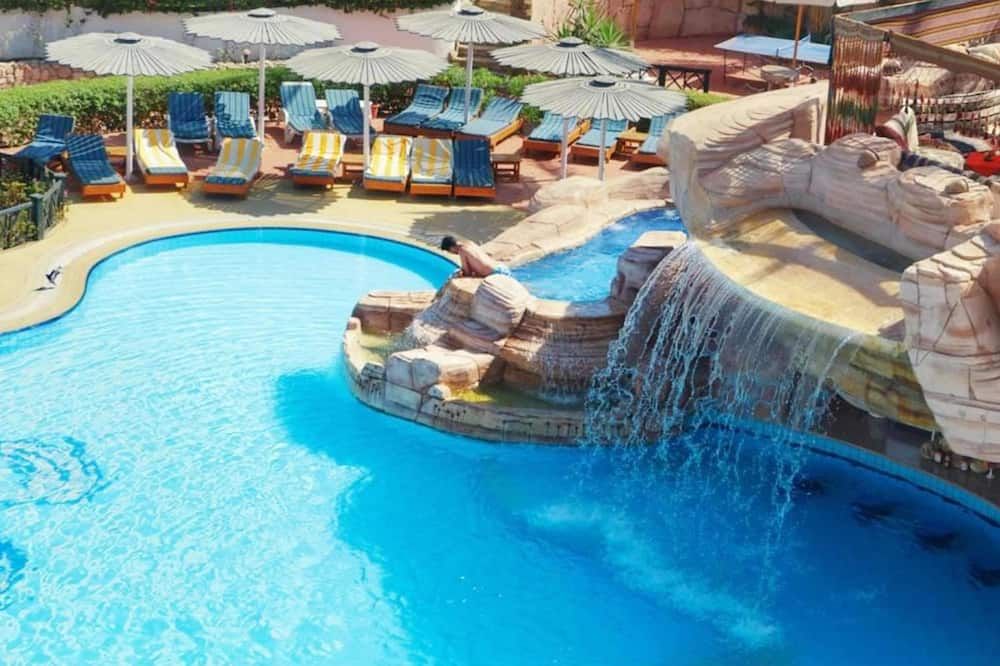 בריכה תמונה