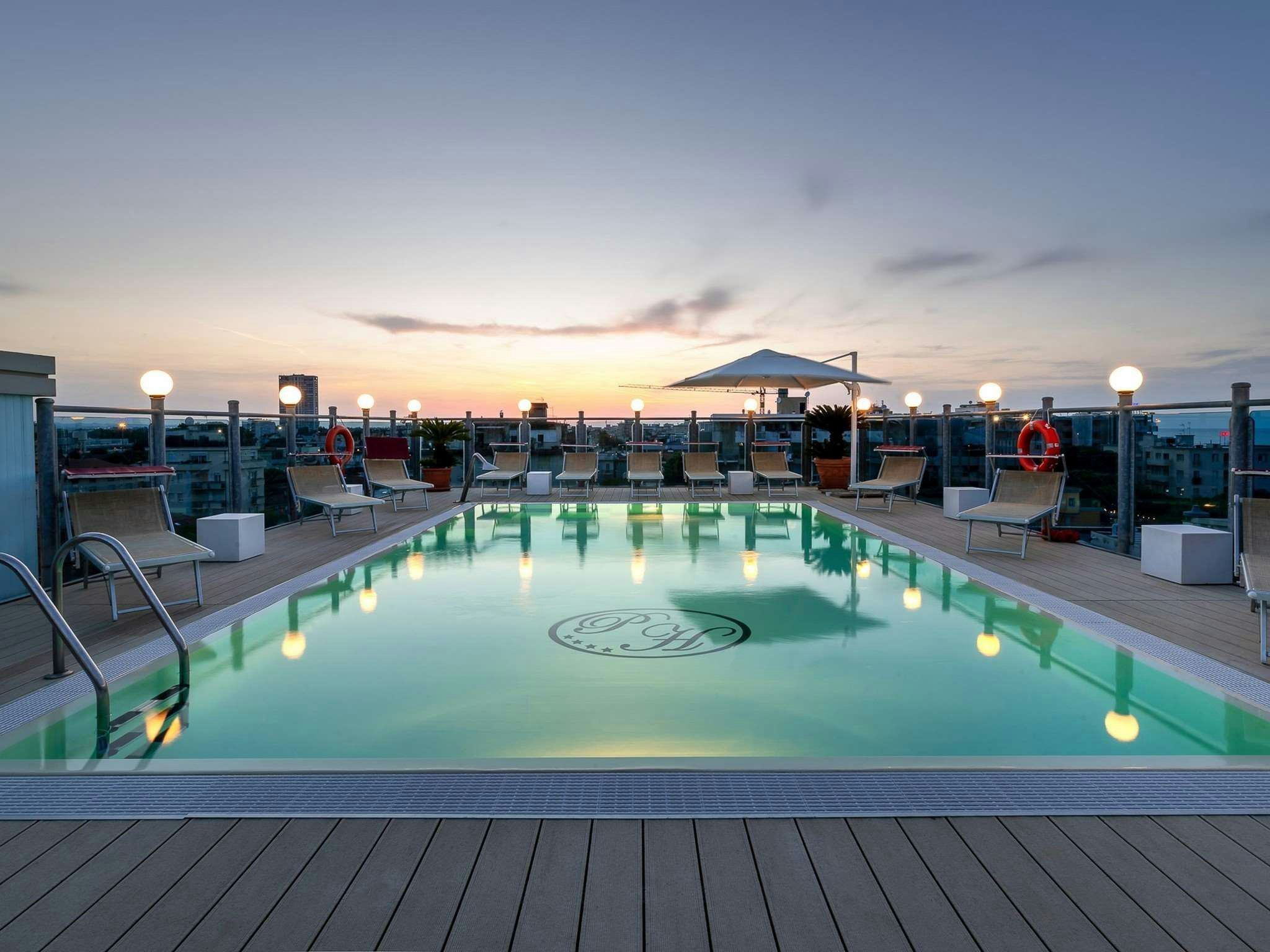 בריכה תמונה