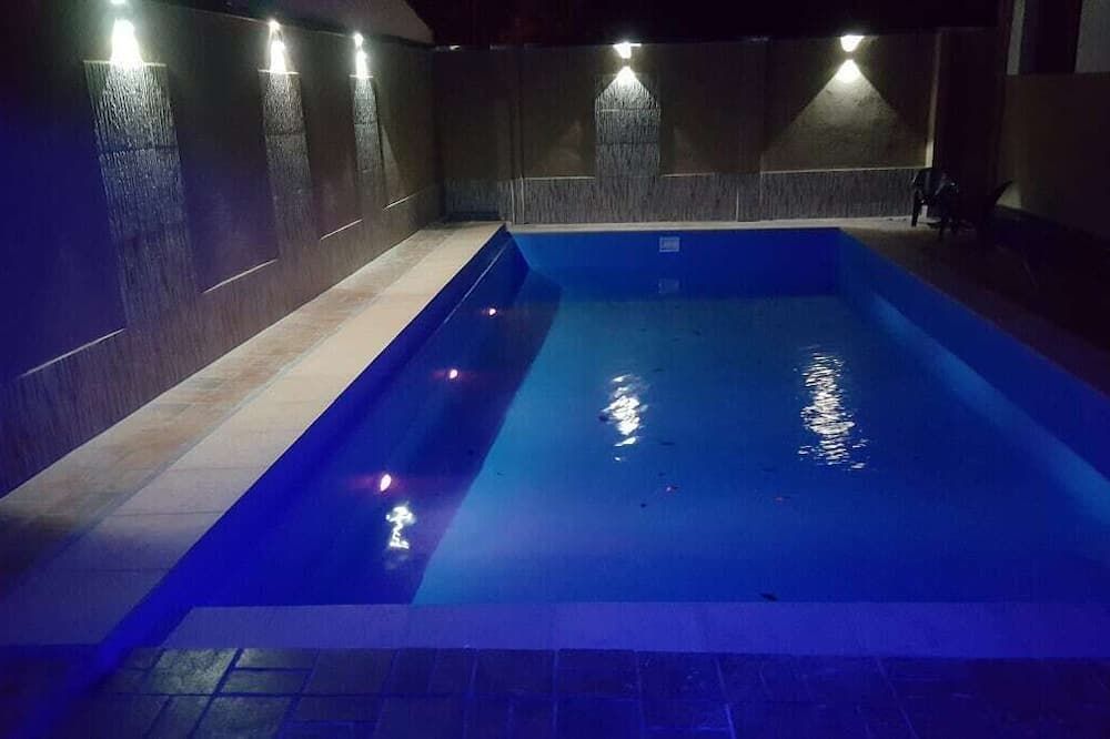 בריכה תמונה