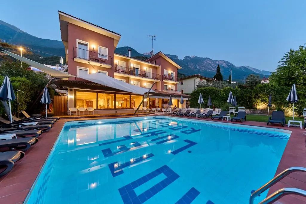 בריכה תמונה