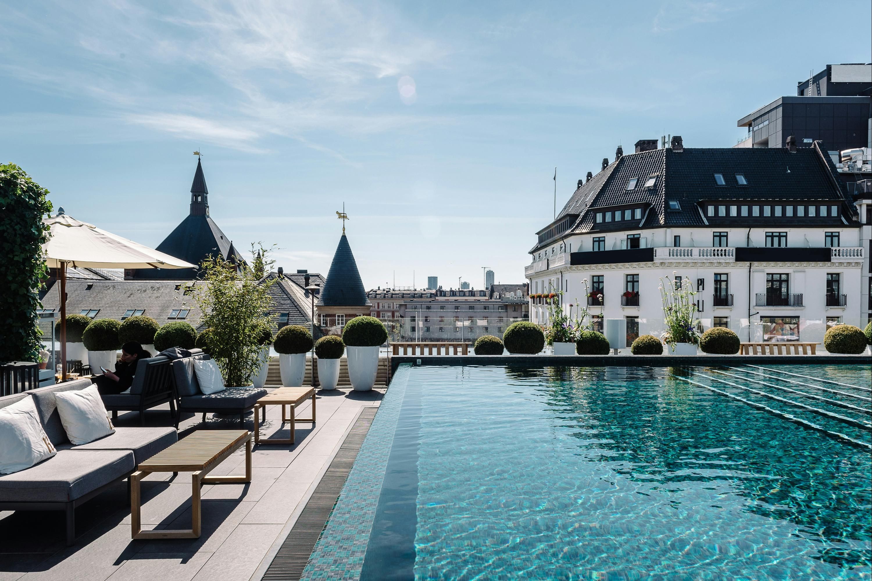 בריכה תמונה