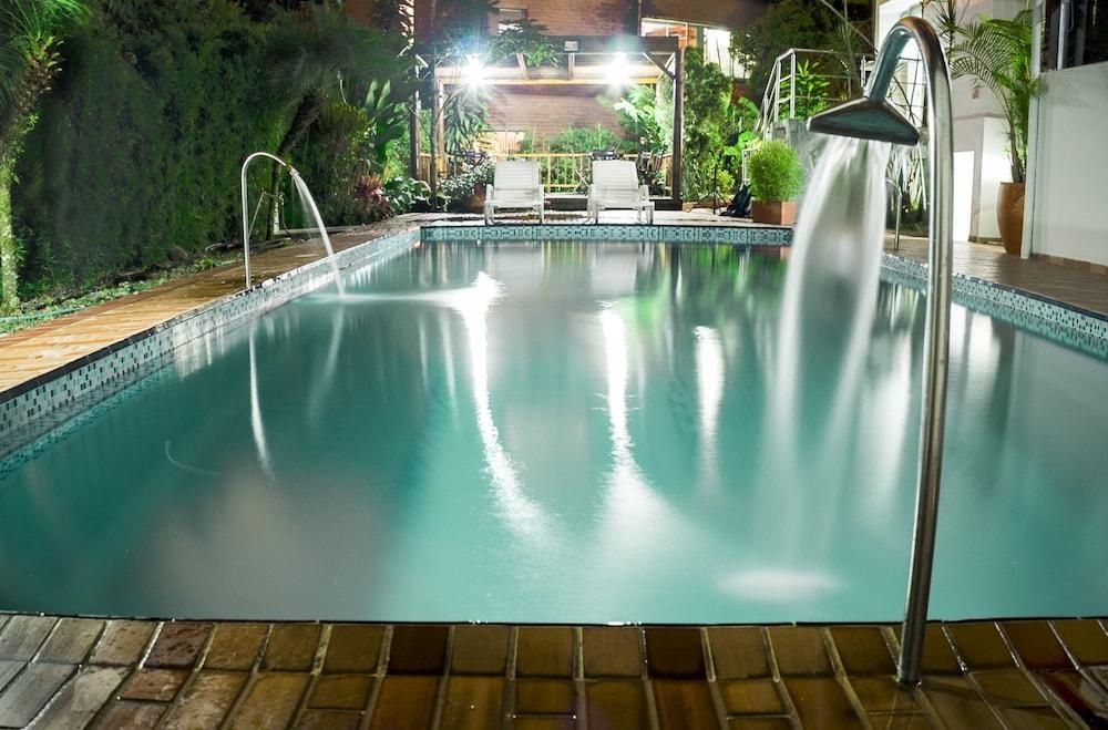 בריכה תמונה