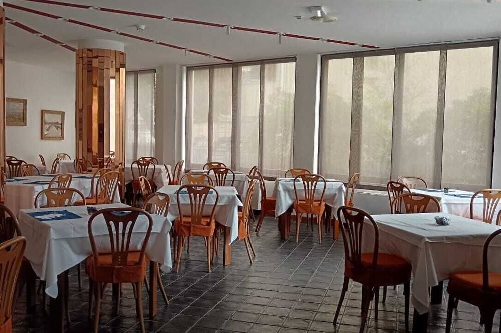 מסעדה תמונה