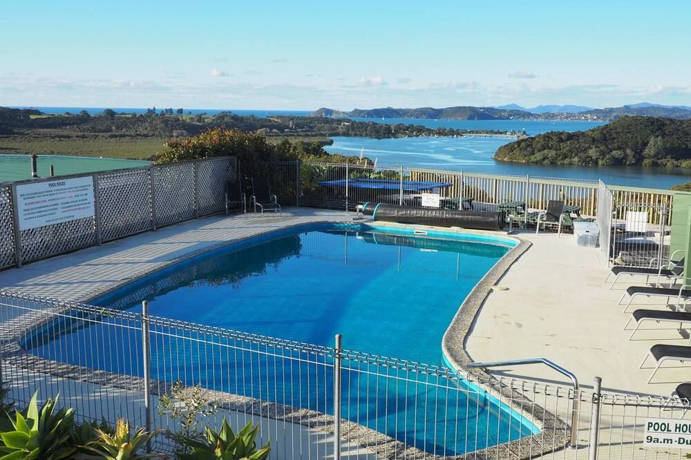 בריכה תמונה