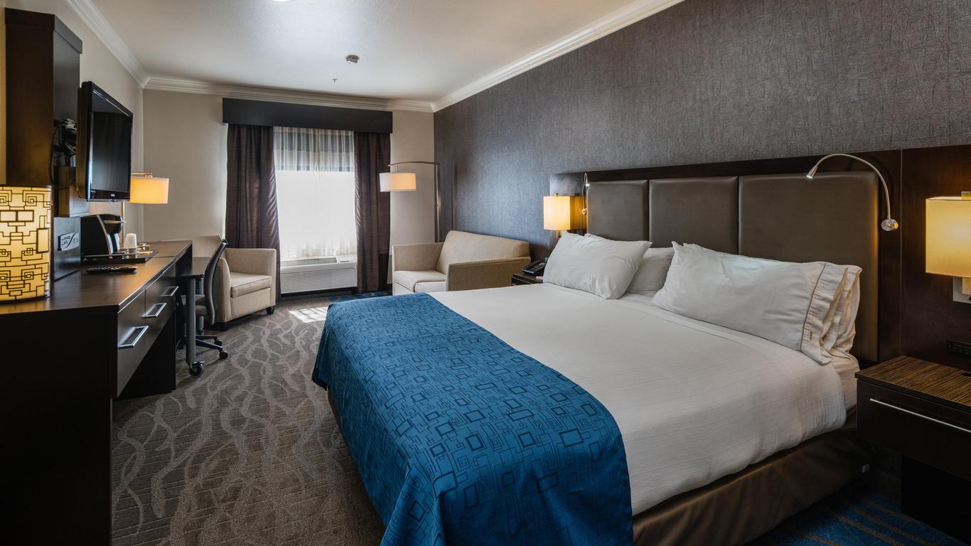 Holiday Inn Express & Suites Santa Clara, An IHG Hotel