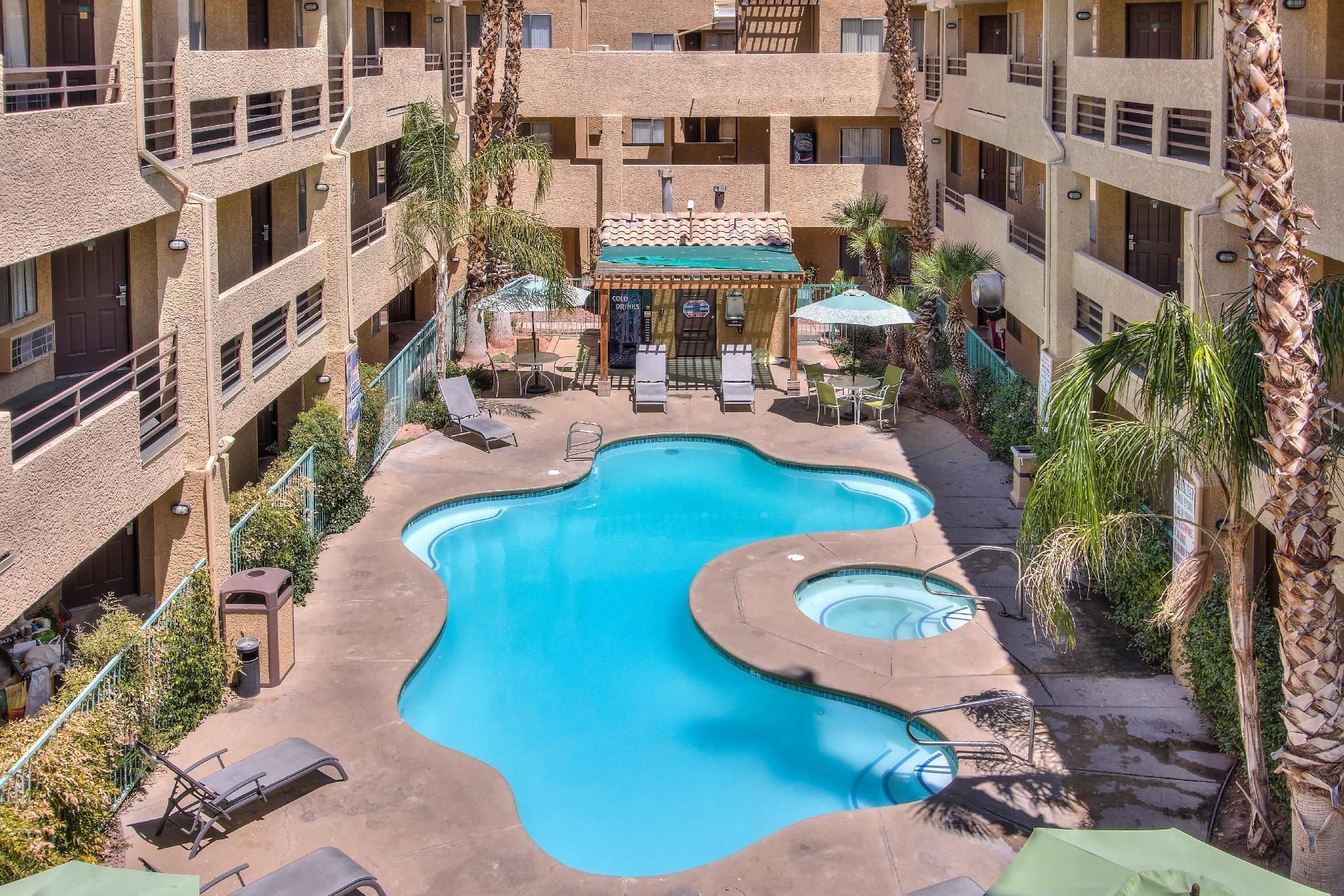 בריכה תמונה