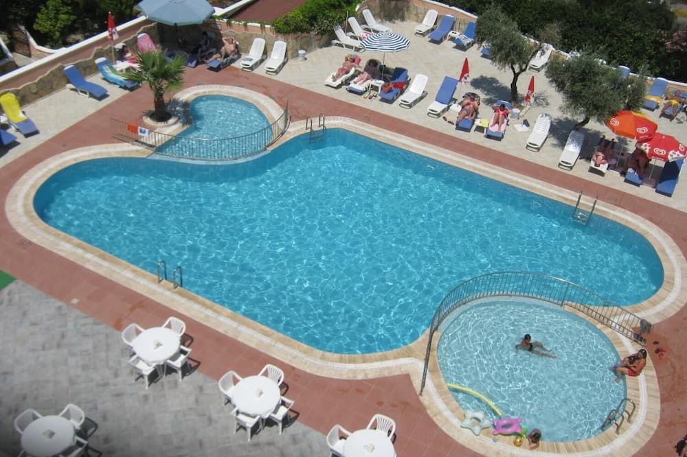 בריכה תמונה