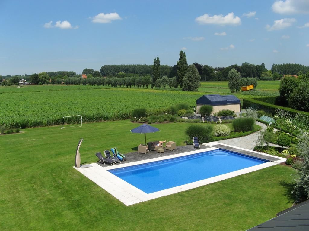 בריכה תמונה