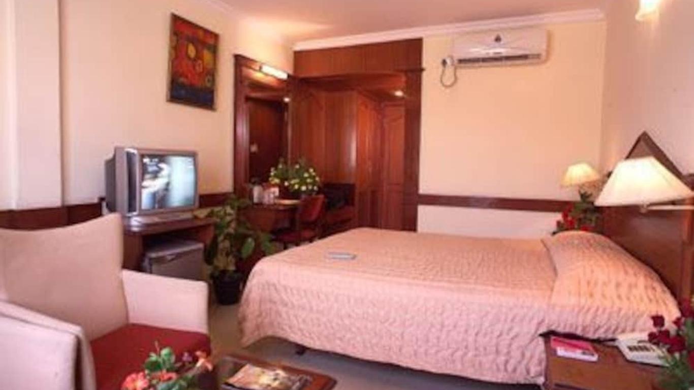 Hotel Nandhini - Minerva Circle