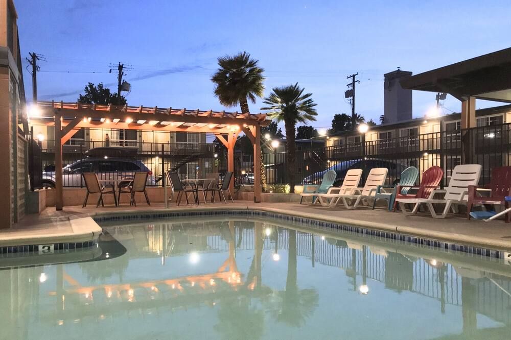 בריכה תמונה