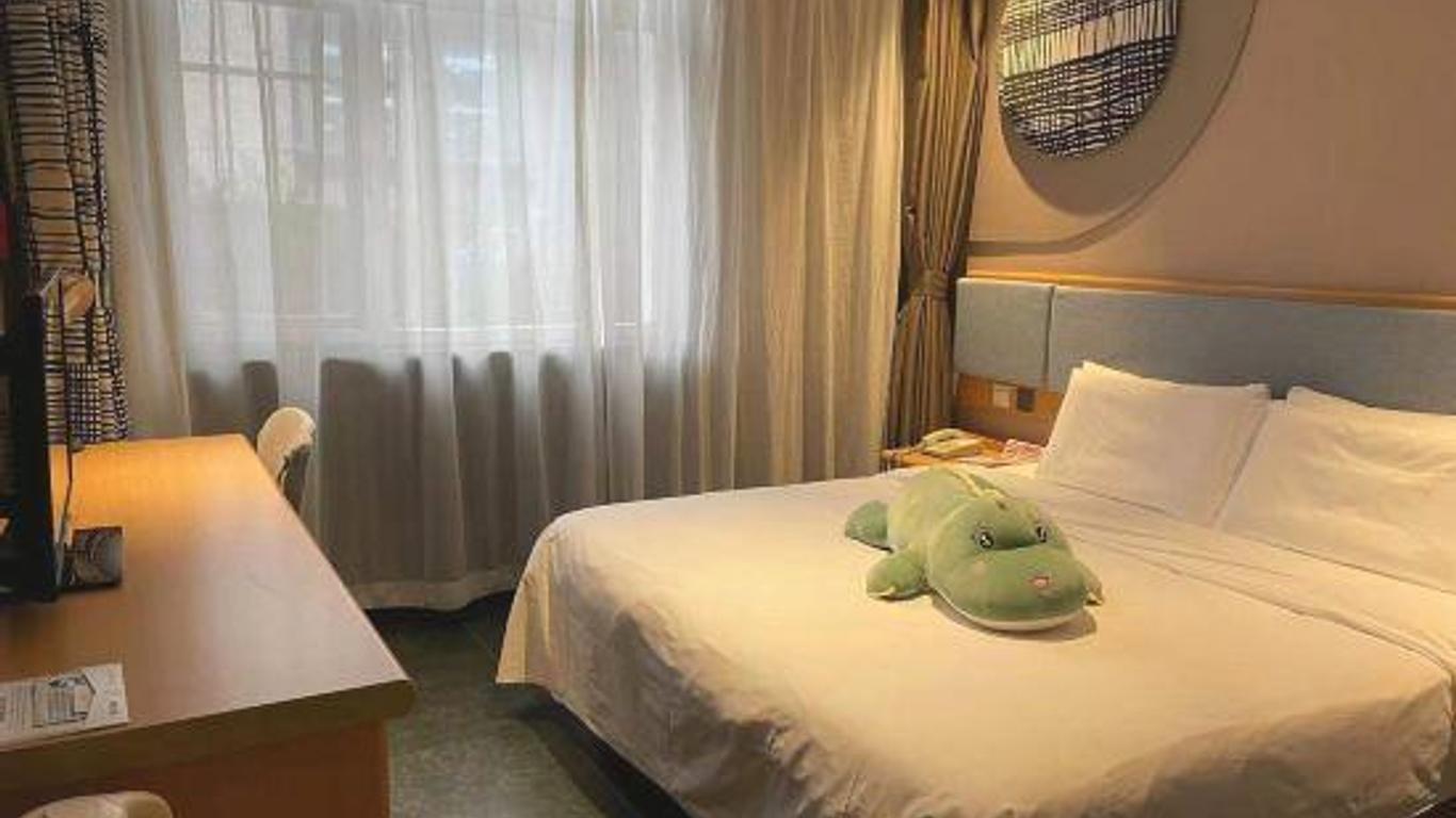 Home Inn Beijing Sihui Baiziwan Metro Station