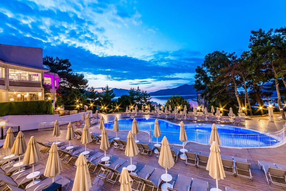 בריכה תמונה