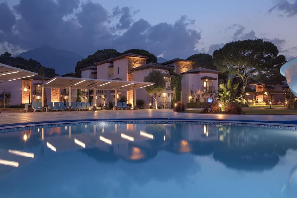 בריכה תמונה