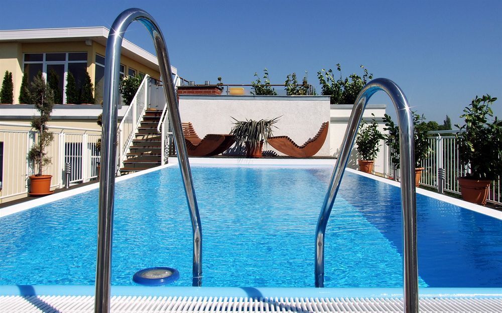 בריכה תמונה