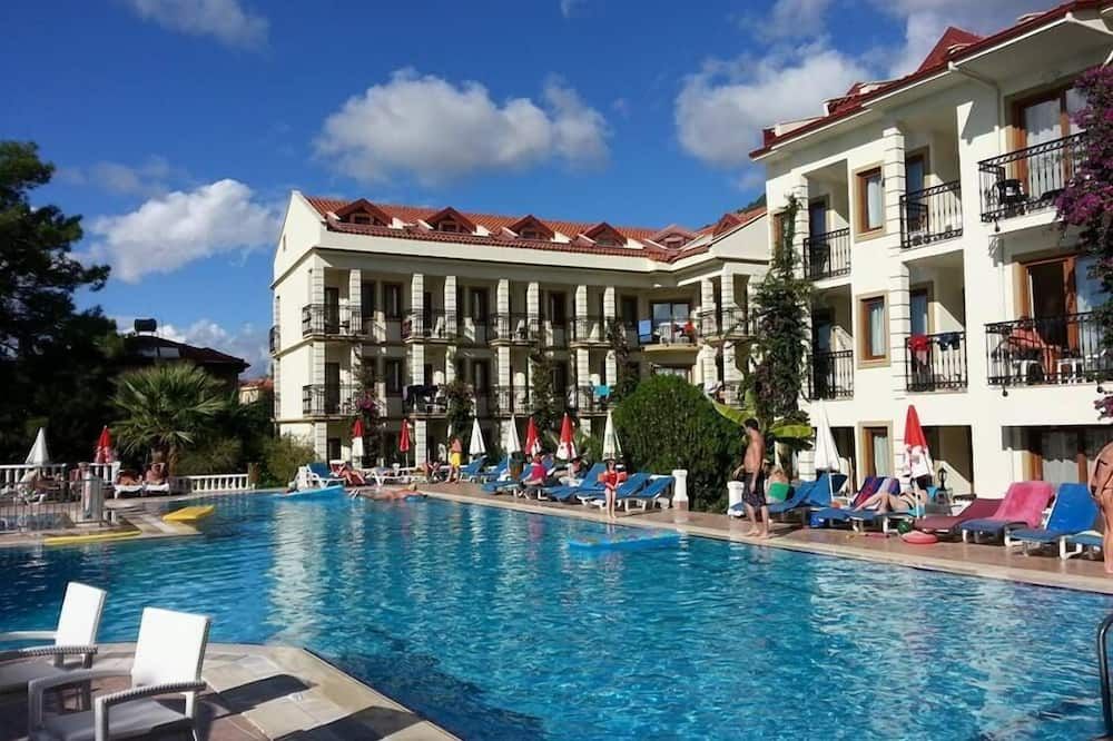 בריכה תמונה