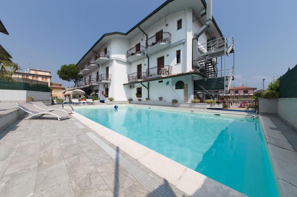 בריכה תמונה