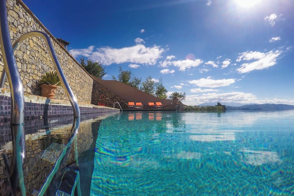 בריכה תמונה