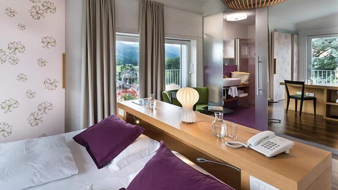 Azalea Park Hotel