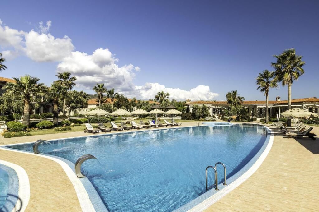 בריכה תמונה