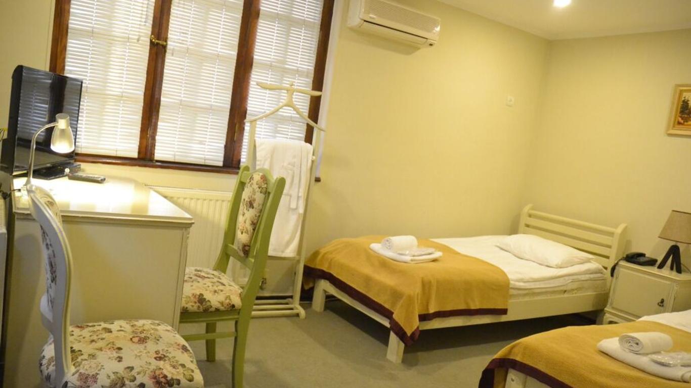 Hotel Demi