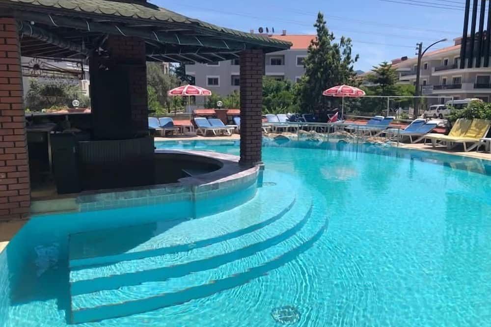 בריכה תמונה