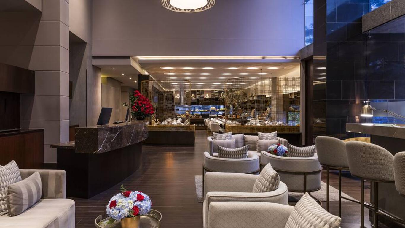 93 Luxury Suites & Residences