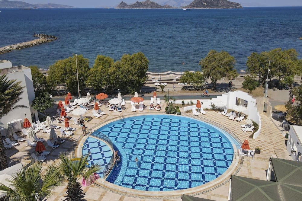 בריכה תמונה