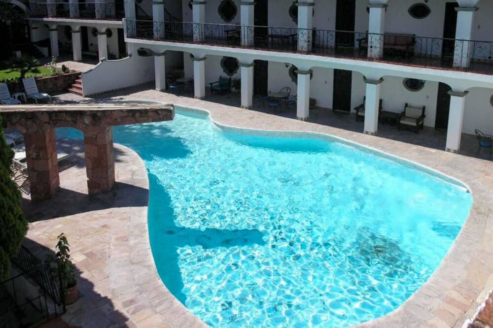 בריכה תמונה