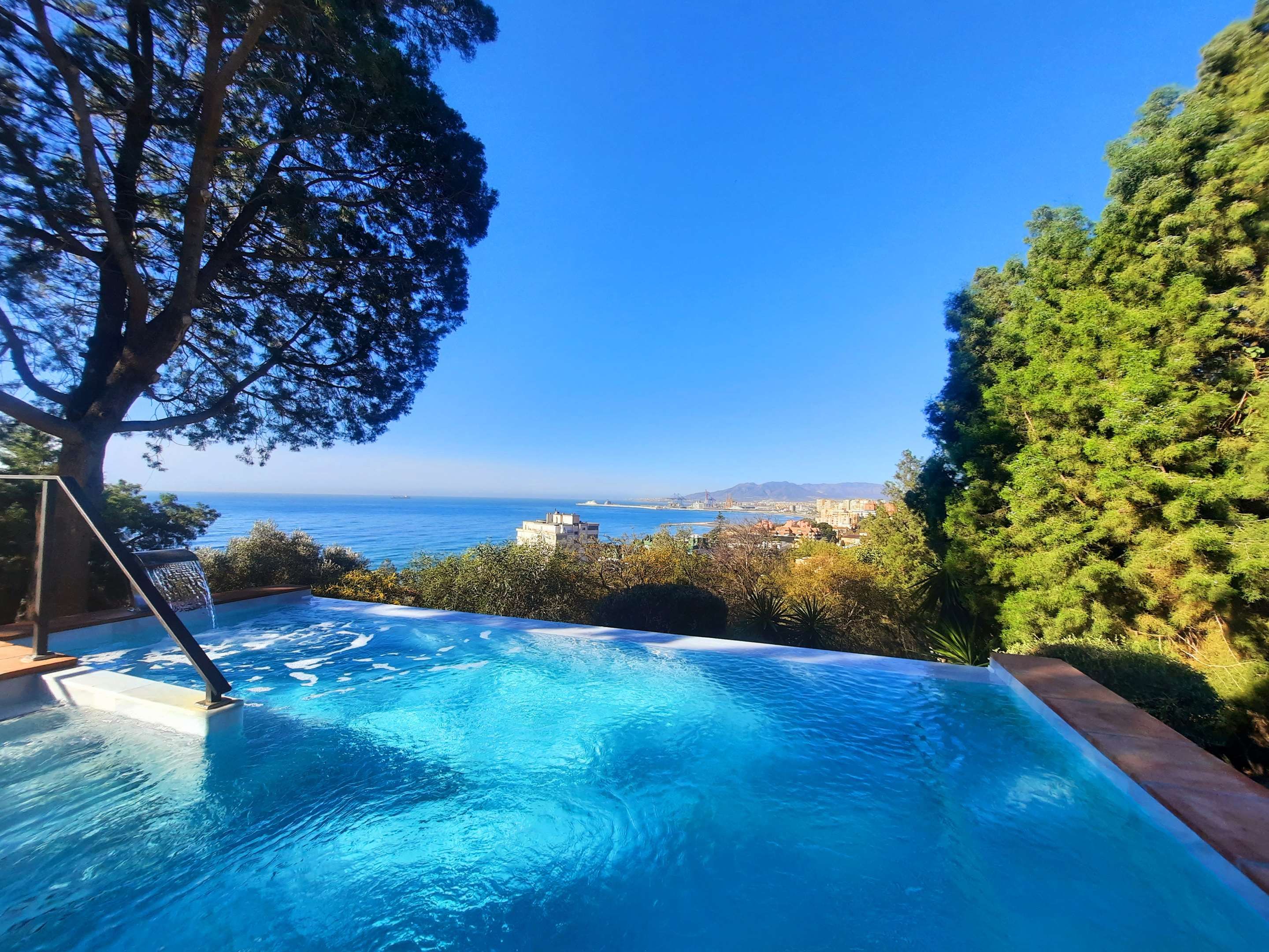 בריכה תמונה