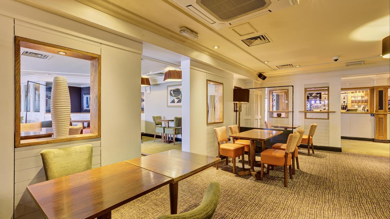 Premier Inn London Putney Bridge