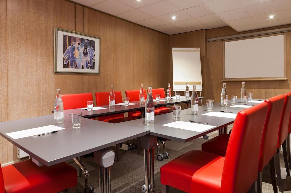 חדר ישיבות