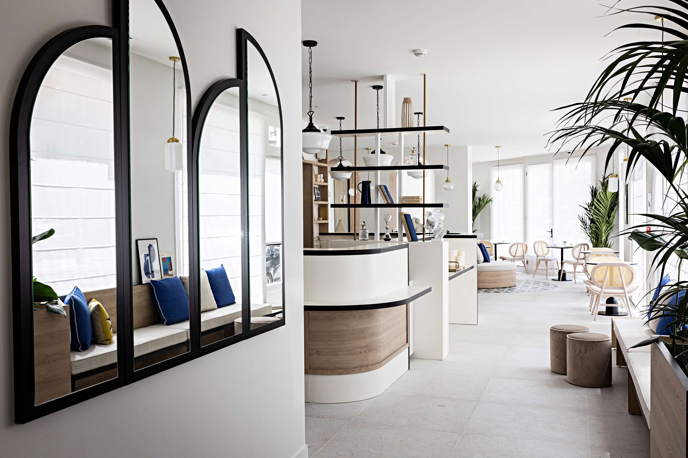 כניסה למלון