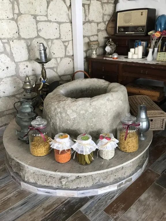 אח ר