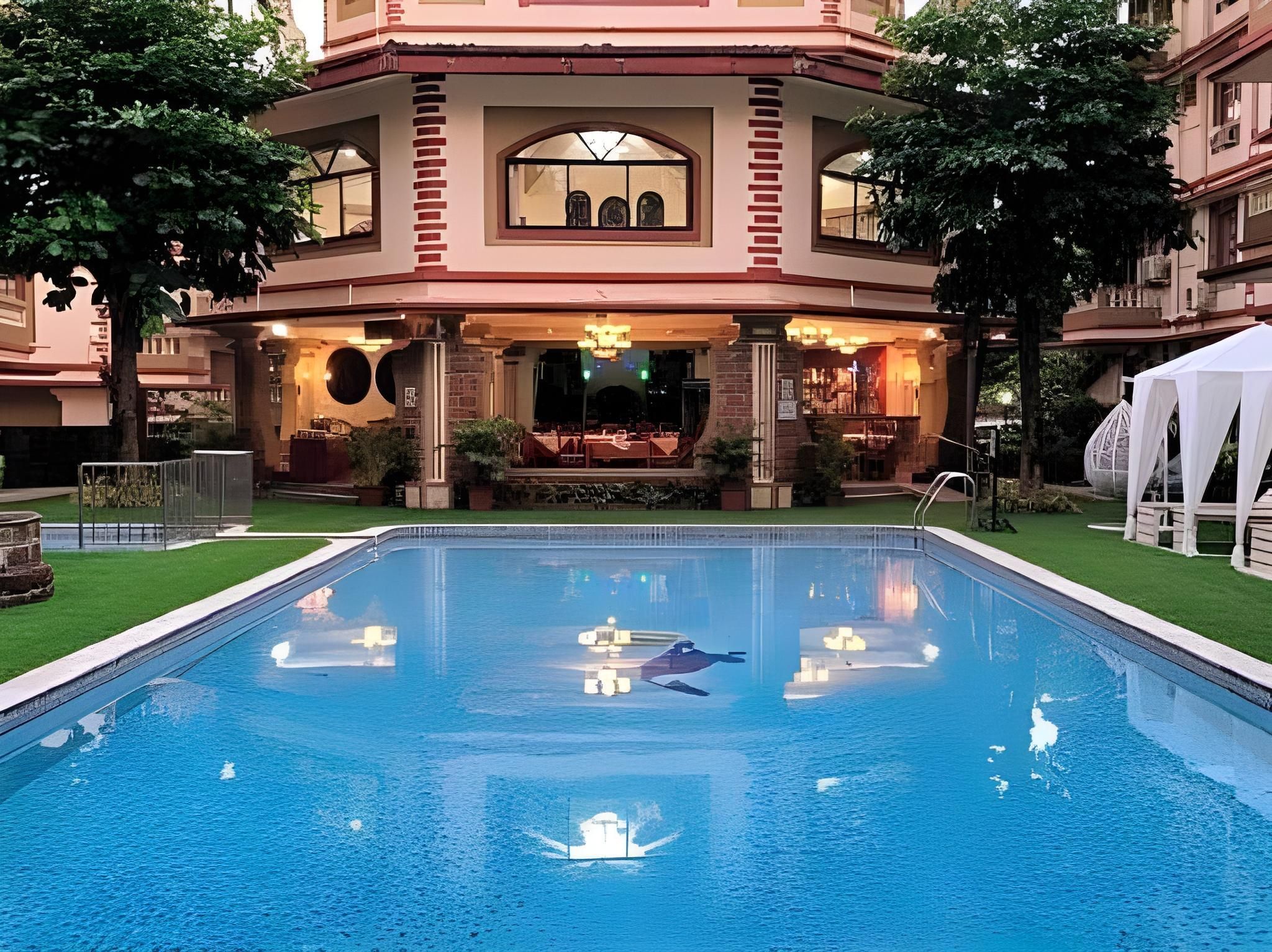 בריכה תמונה