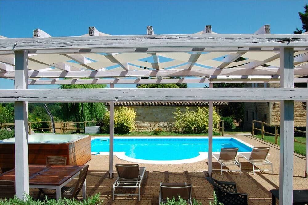 בריכה תמונה