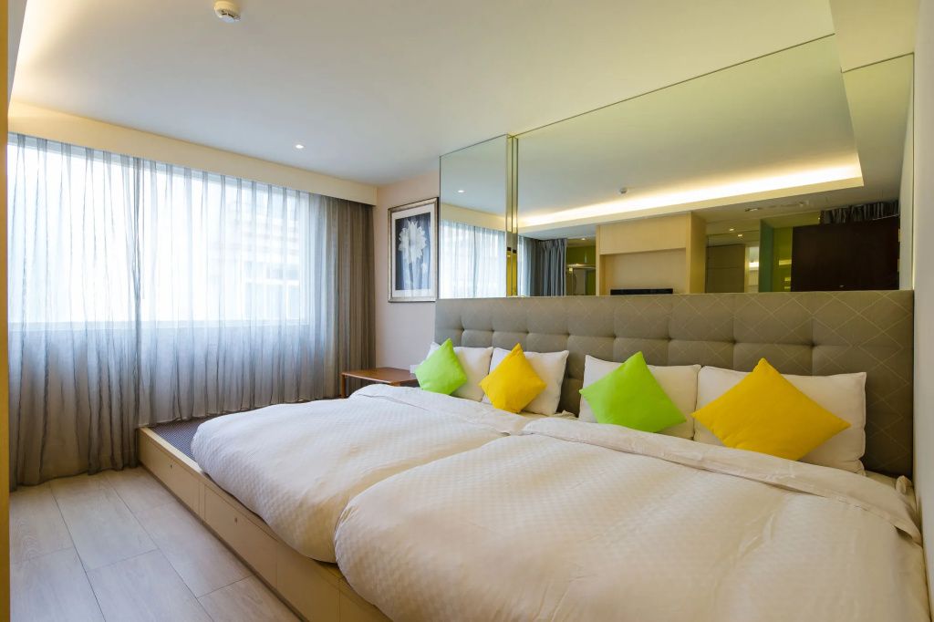 אחר תמונה